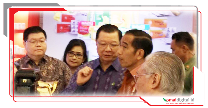 Presiden Jokowi Tinjau Stand Obat Modern Asli Indonesia di Acara TEI